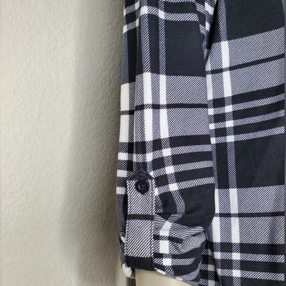 Plaid, 3/4 sleeve top. - Picture 4 of 10